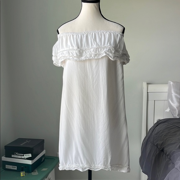 Wilfred White Off the Shoulder Dress 💚 - Picture 2 of 11